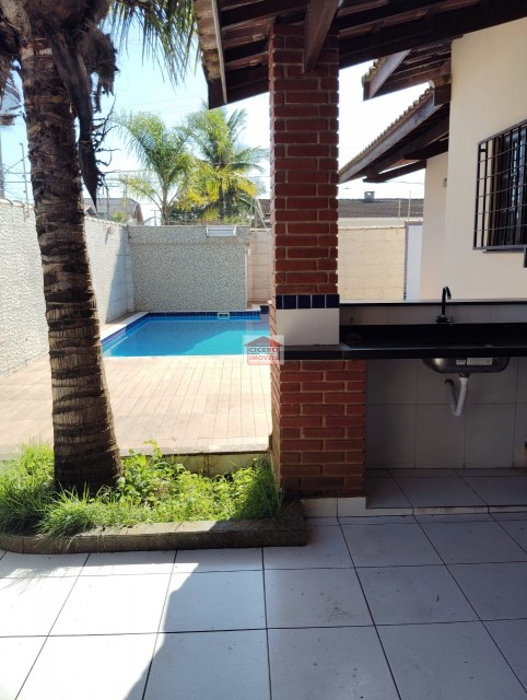 Casa de Esquina c/ piscina